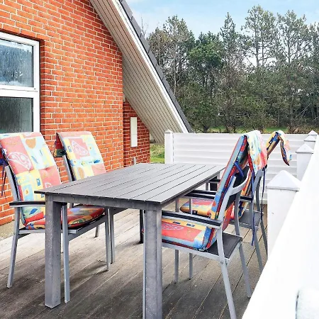 6 Person In Bl Vand * Blåvand